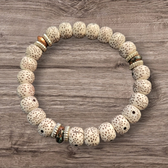 🩷3 for $15: 2 Stretchy Bead Bracelets, Navy & Silver, Angel Wing Charm, NWOT - Picture 4 of 4